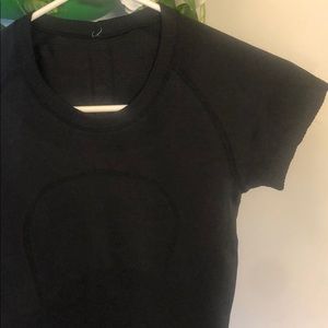 Lululemon 🍋 top! Great condition- like new